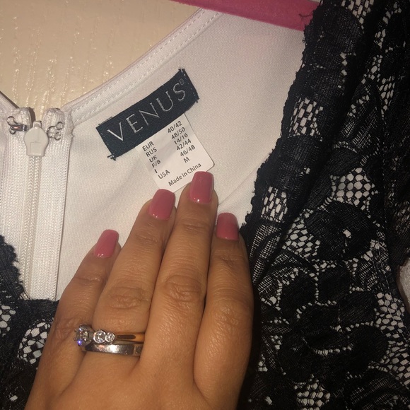 Venue Dress 👗 - Picture 2 of 3